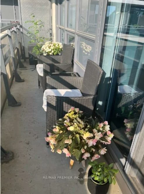 372, Highway 7, Doncrest, Richmond Hill