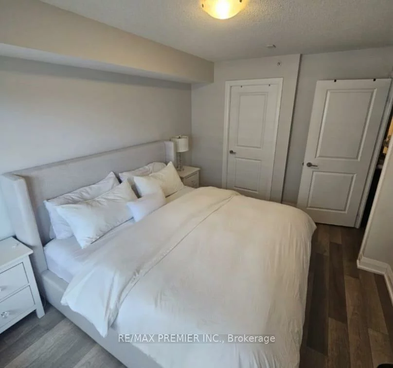 372, Highway 7, Doncrest, Richmond Hill