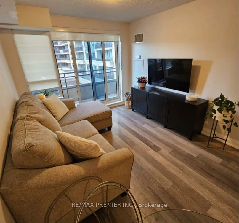 372, Highway 7, Doncrest, Richmond Hill