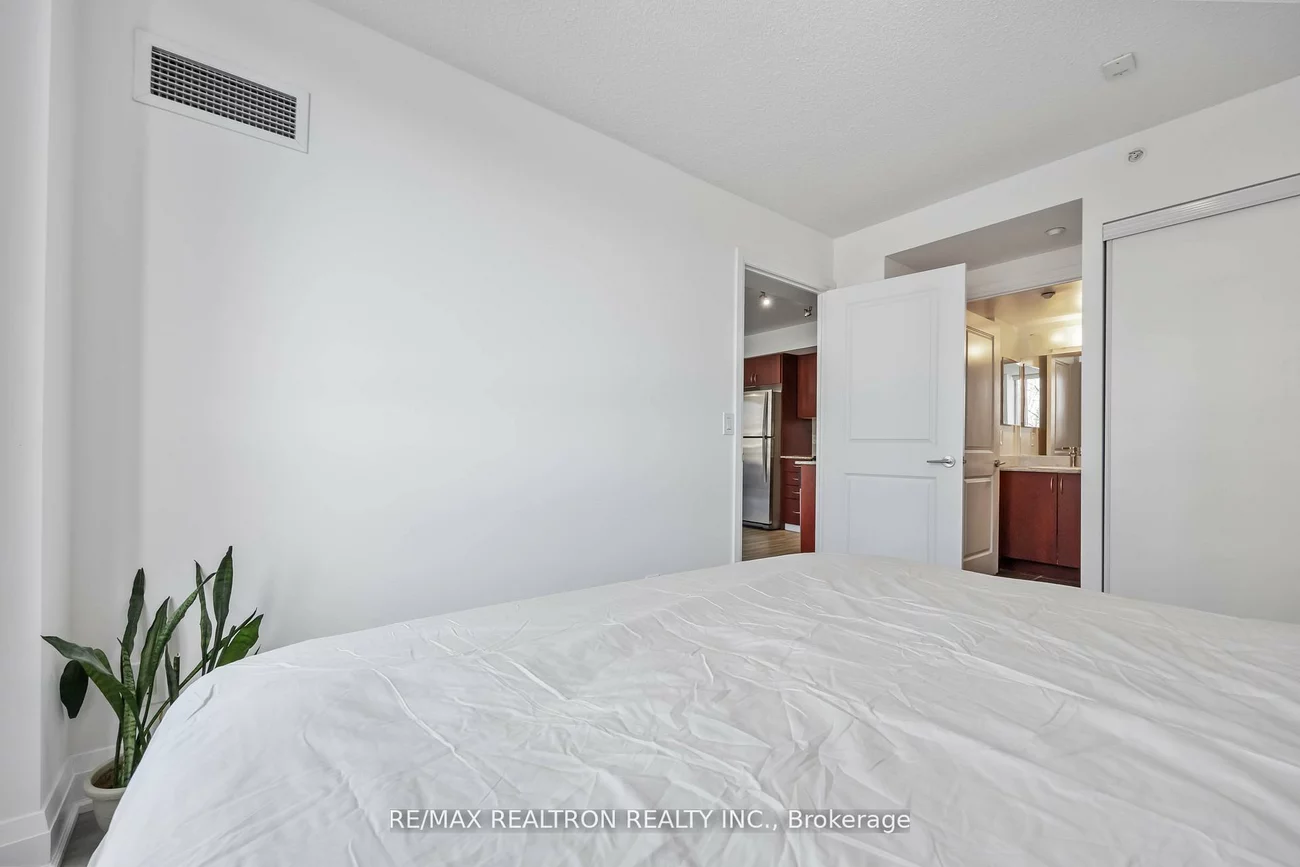 372, Highway 7, Doncrest, Richmond Hill