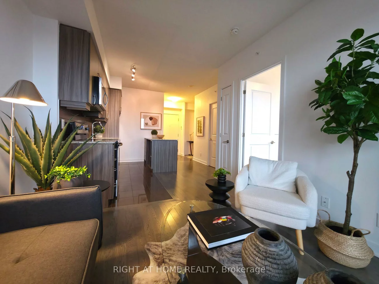 9205, Yonge, Langstaff, Richmond Hill