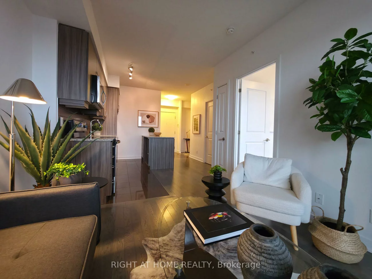 9205, Yonge, Langstaff, Richmond Hill