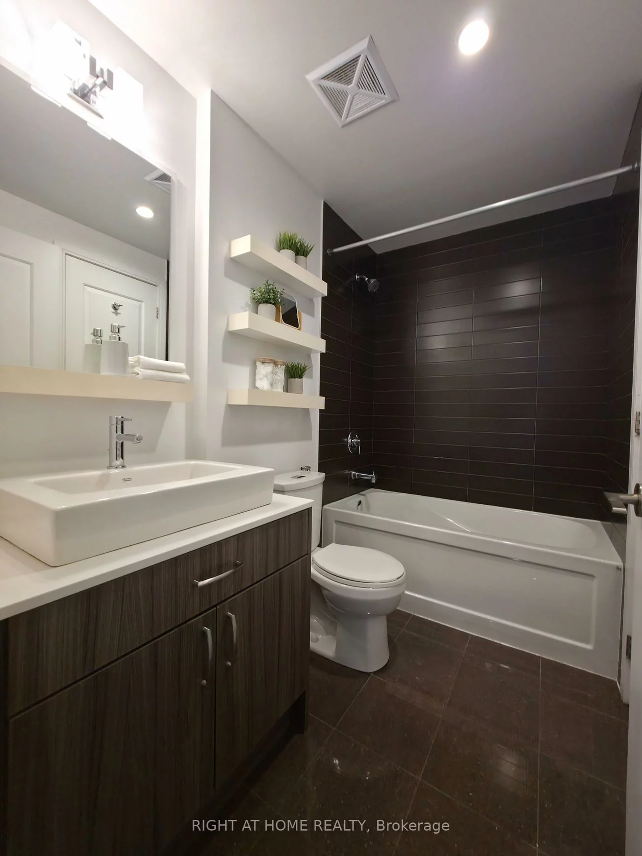 9205, Yonge, Langstaff, Richmond Hill