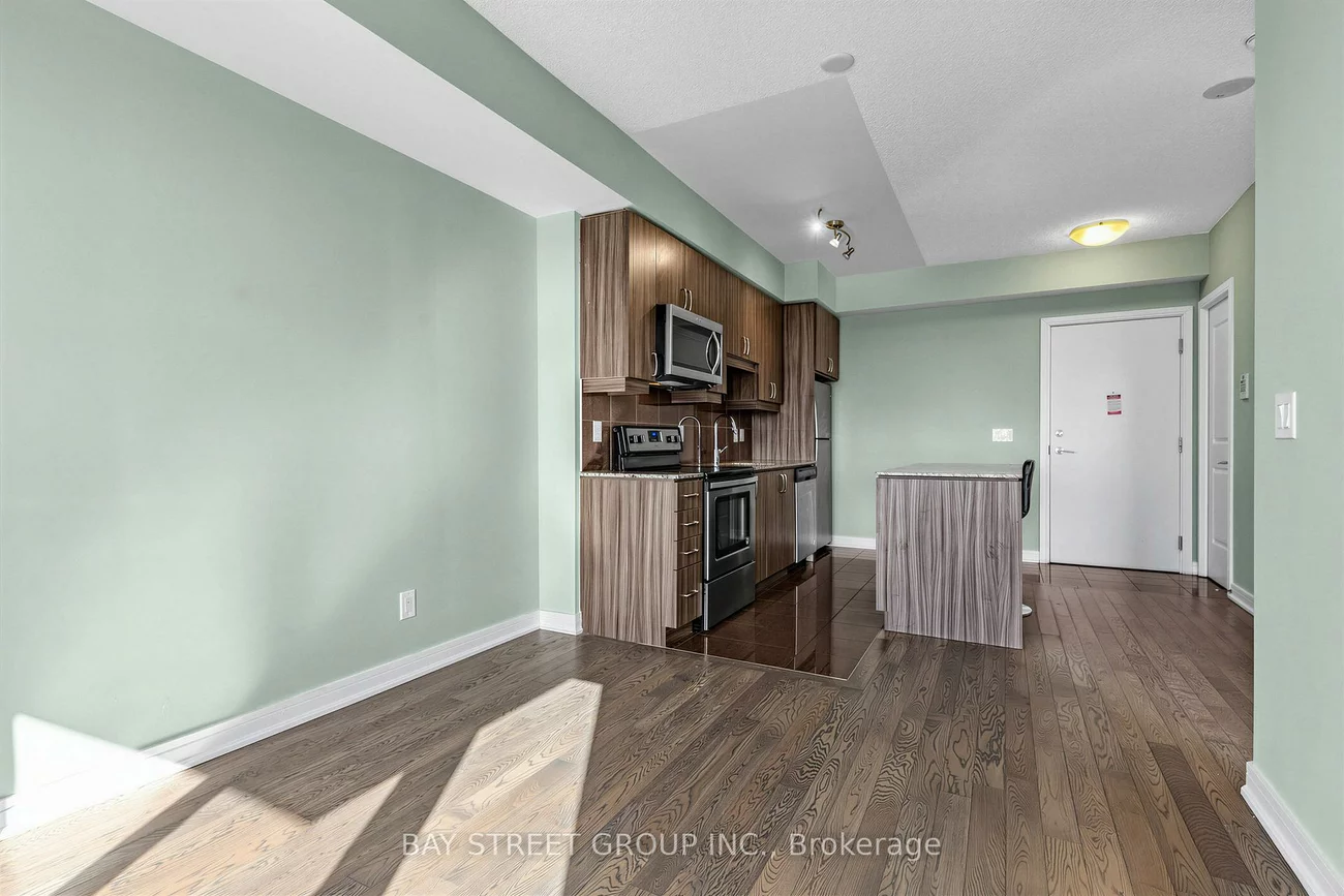 9201, Yonge, Langstaff, Richmond Hill