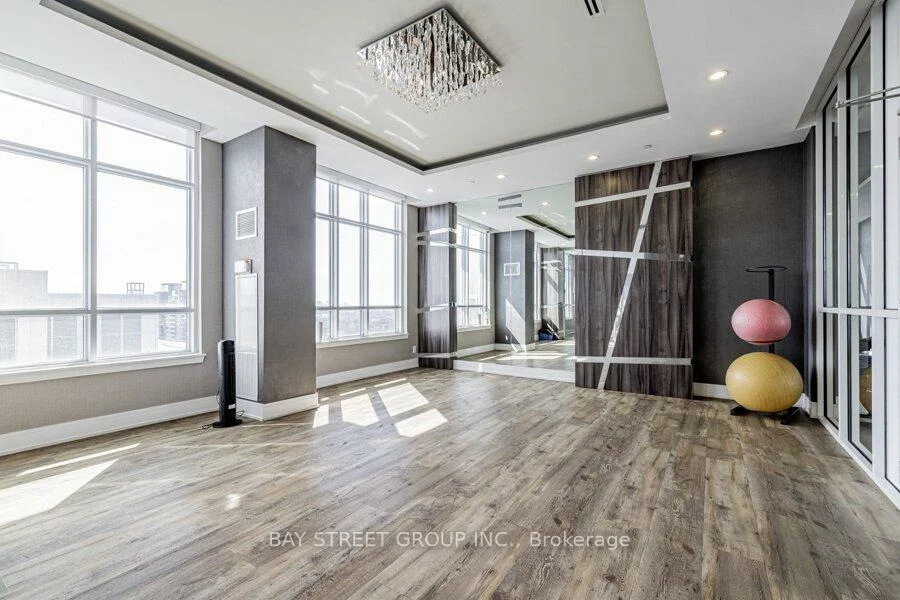 9201, Yonge, Langstaff, Richmond Hill