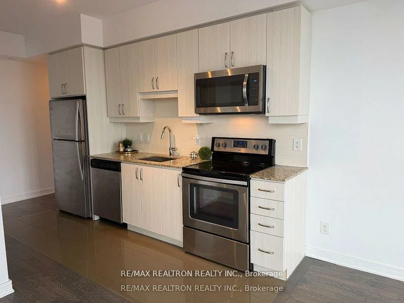 9201, Yonge, Langstaff, Richmond Hill