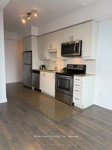 9201, Yonge, Langstaff, Richmond Hill