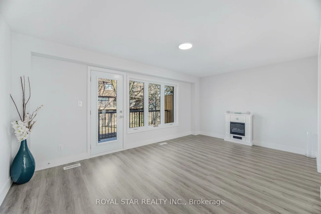 11, Plaisance, North Richvale, Richmond Hill