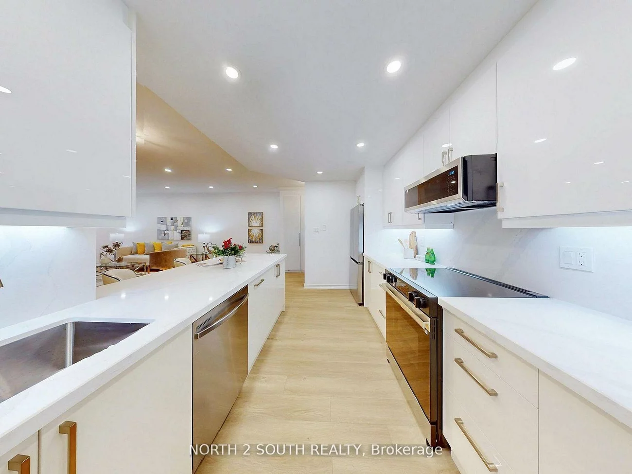 32, Clarissa, Harding, Richmond Hill