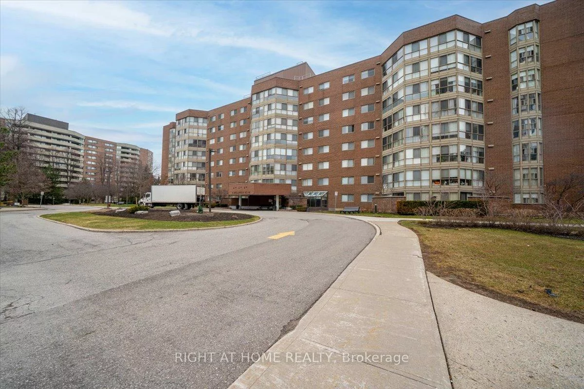 5, Weldrick, North Richvale, Richmond Hill