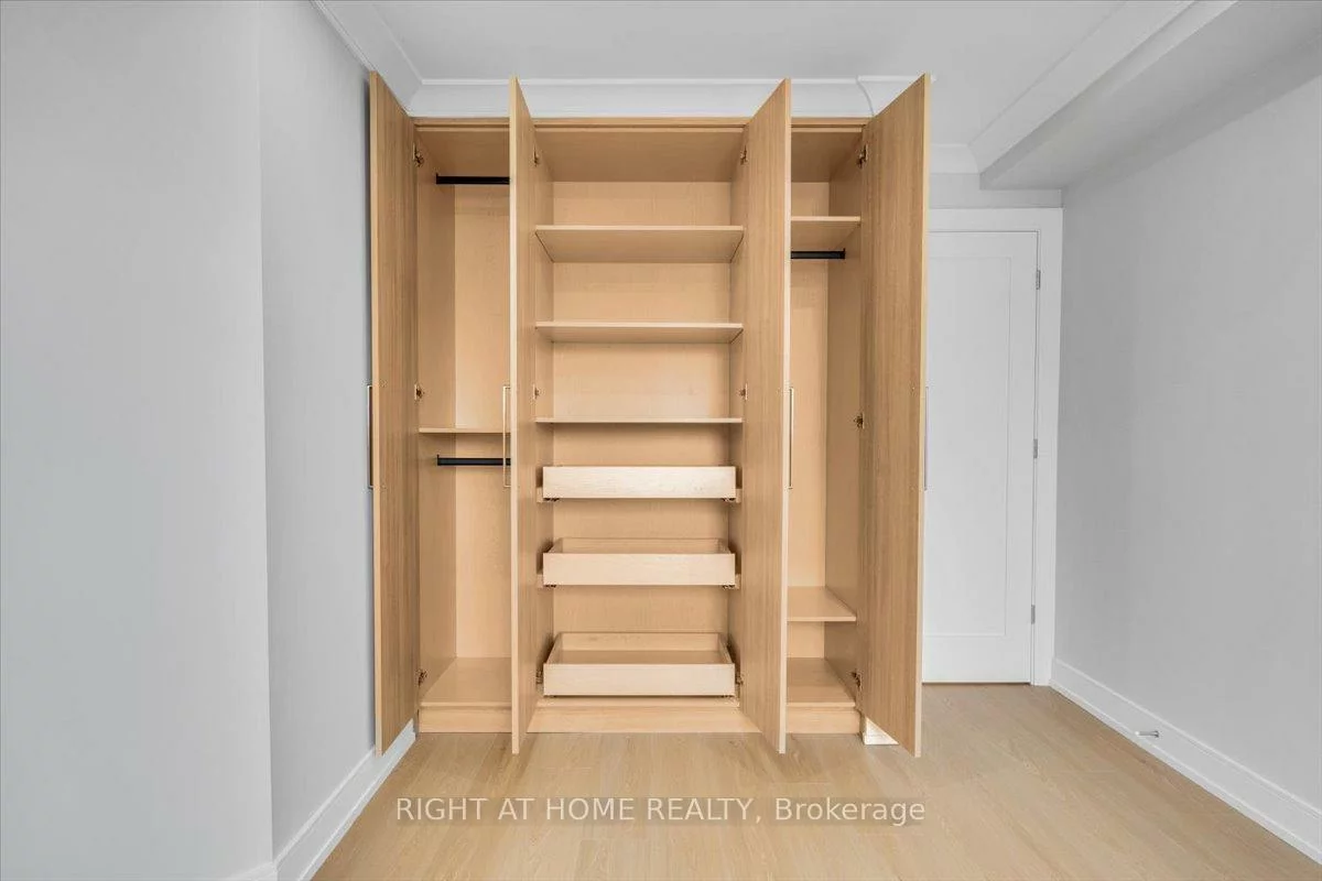 5, Weldrick, North Richvale, Richmond Hill