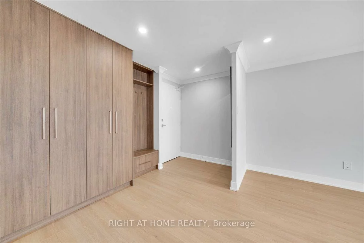 5, Weldrick, North Richvale, Richmond Hill