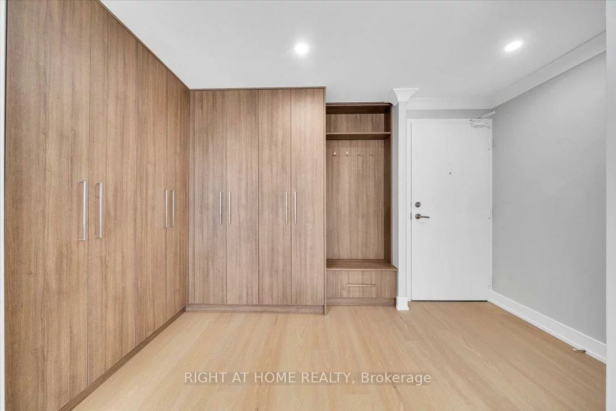 5, Weldrick, North Richvale, Richmond Hill