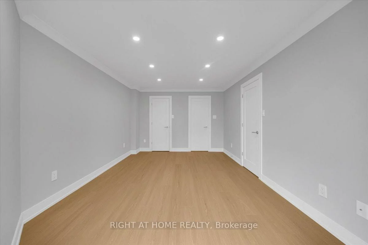 5, Weldrick, North Richvale, Richmond Hill