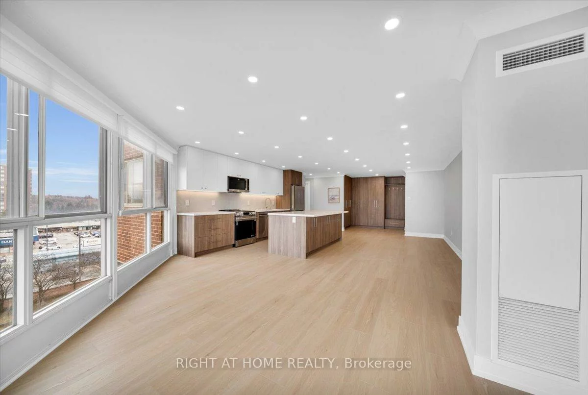 5, Weldrick, North Richvale, Richmond Hill