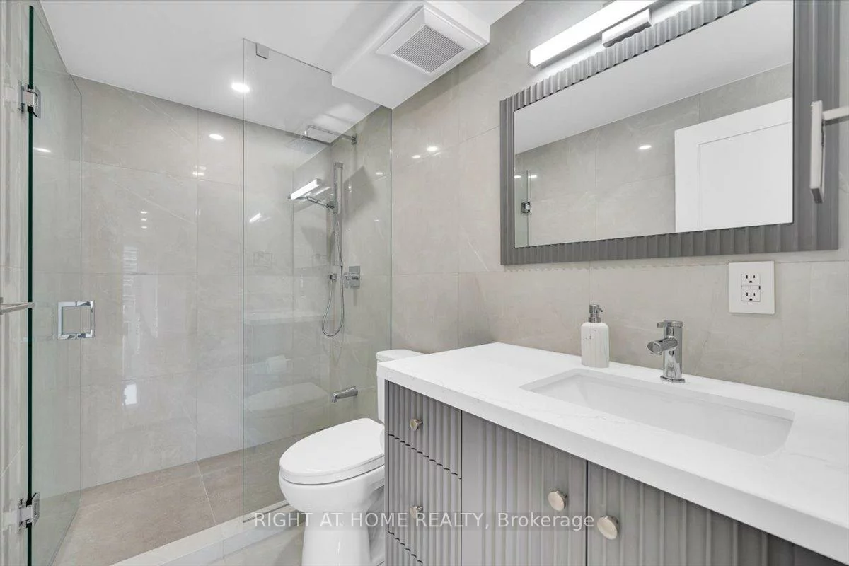 5, Weldrick, North Richvale, Richmond Hill