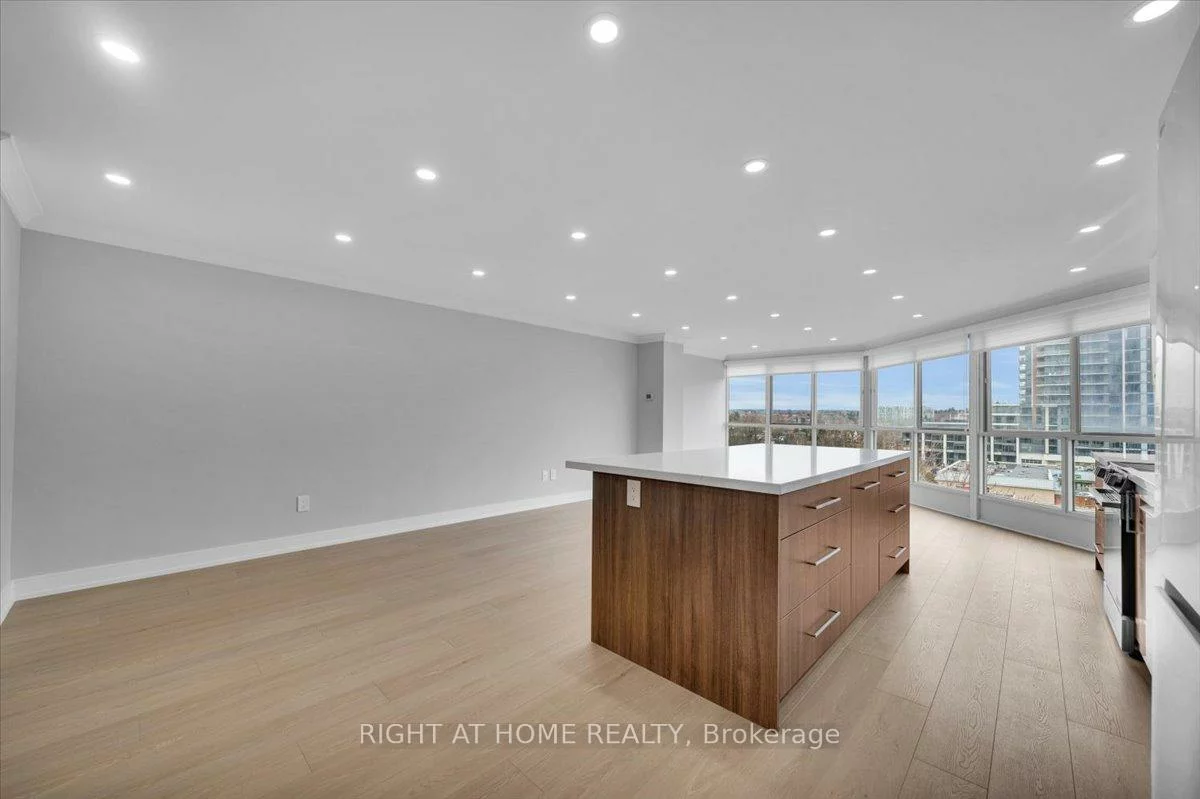 5, Weldrick, North Richvale, Richmond Hill