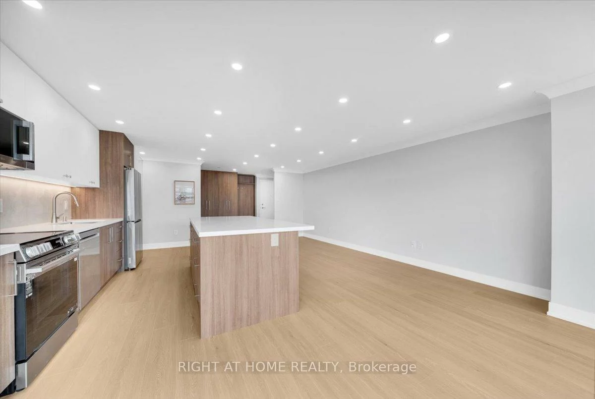 5, Weldrick, North Richvale, Richmond Hill