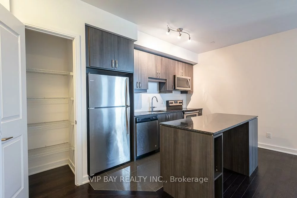 9201, Yonge, Langstaff, Richmond Hill