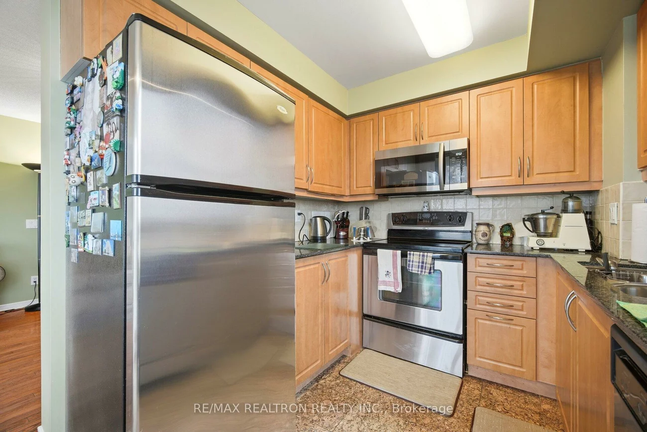 330, Red Maple, Langstaff, Richmond Hill