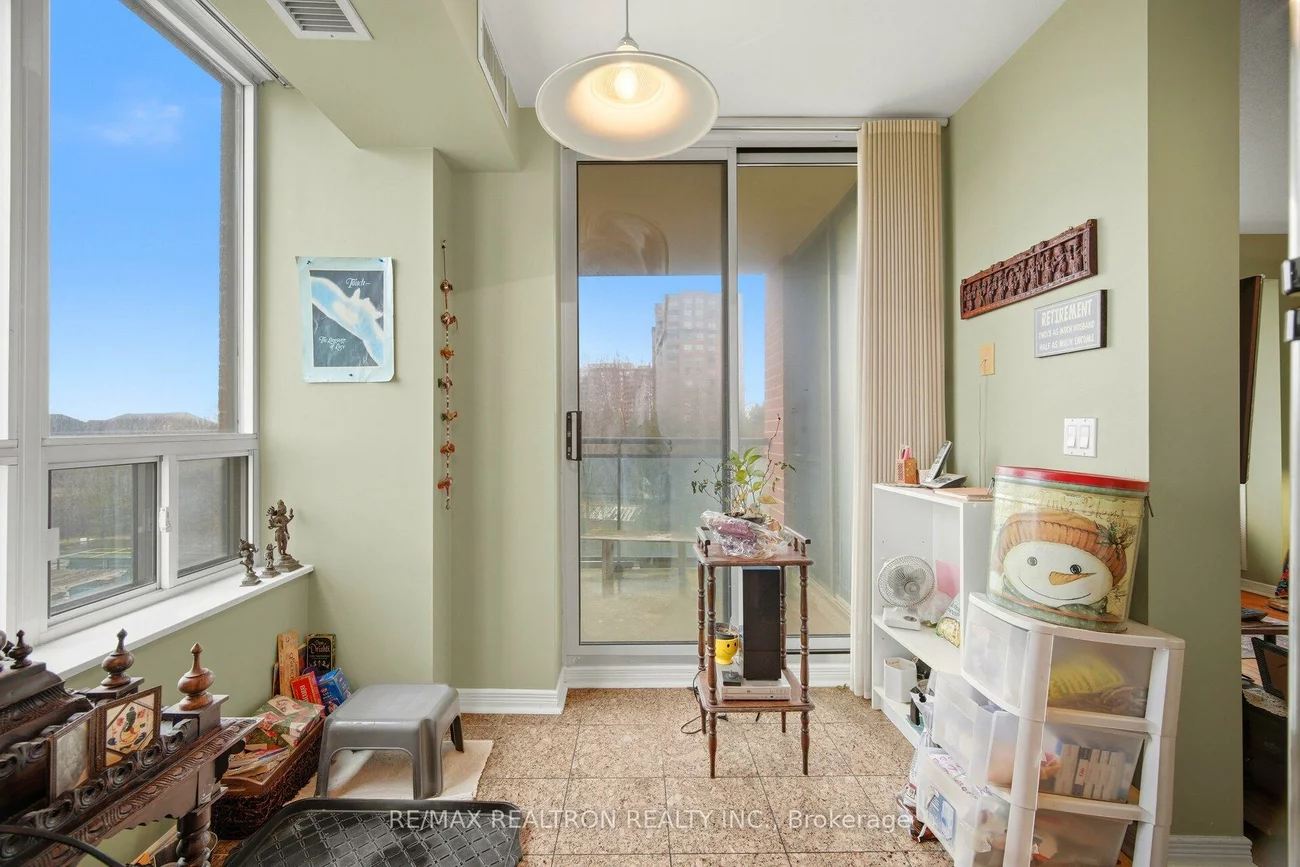 330, Red Maple, Langstaff, Richmond Hill