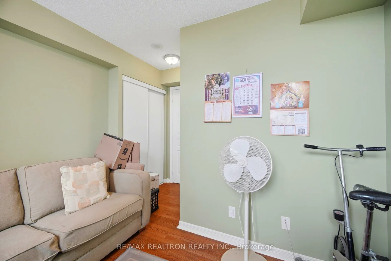 330, Red Maple, Langstaff, Richmond Hill