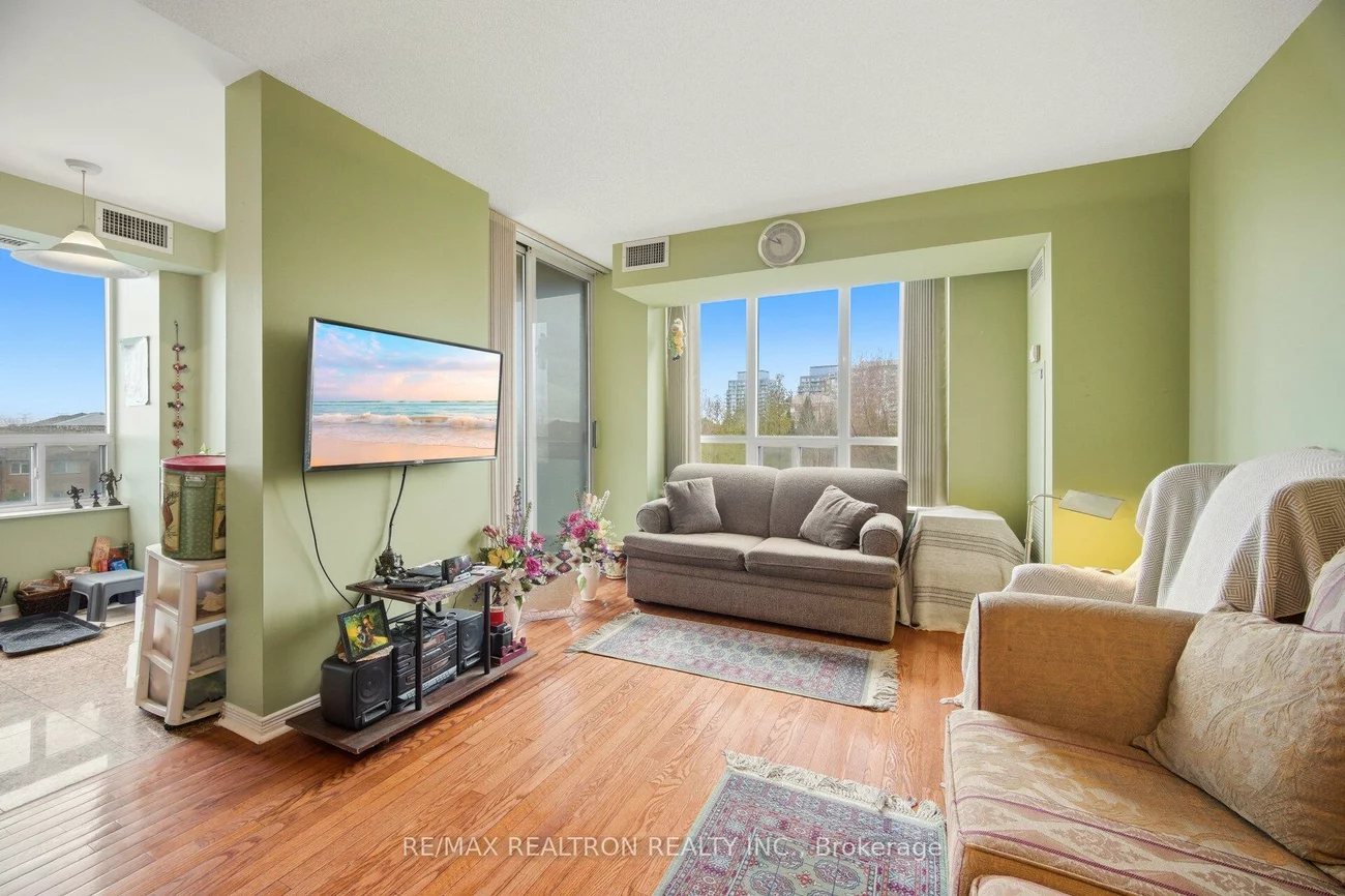 330, Red Maple, Langstaff, Richmond Hill