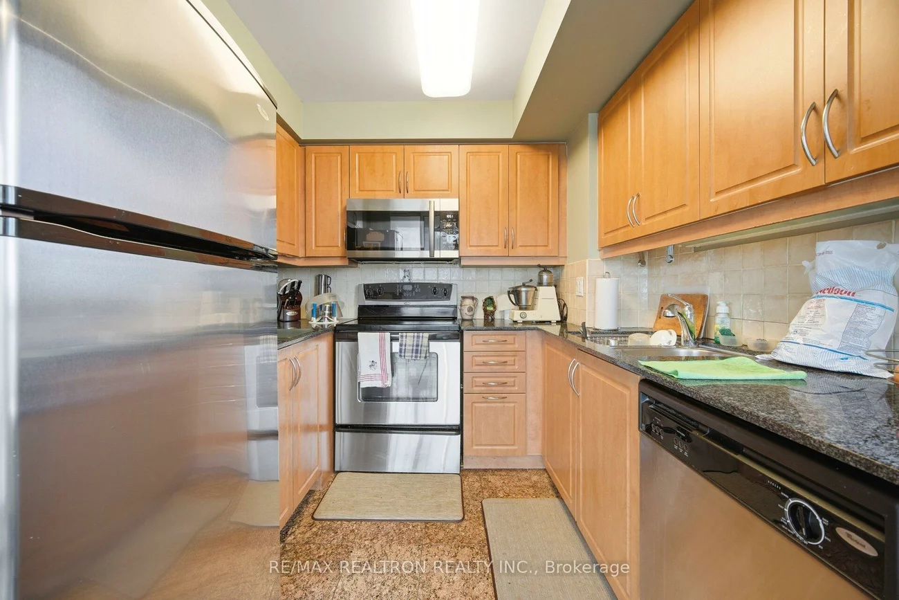 330, Red Maple, Langstaff, Richmond Hill