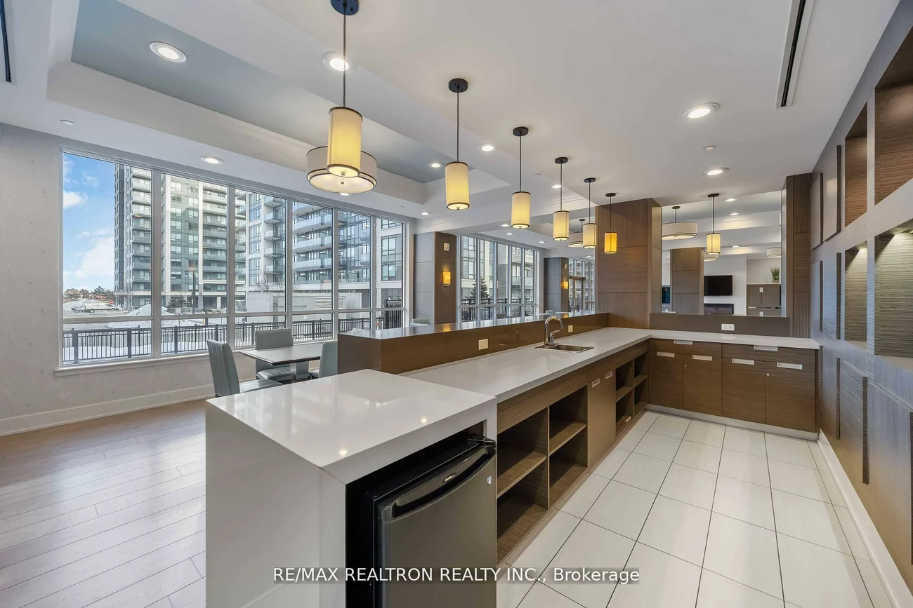 372, Highway 7, Doncrest, Richmond Hill