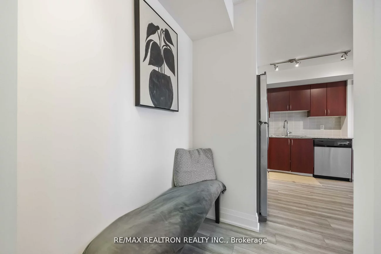 372, Highway 7, Doncrest, Richmond Hill