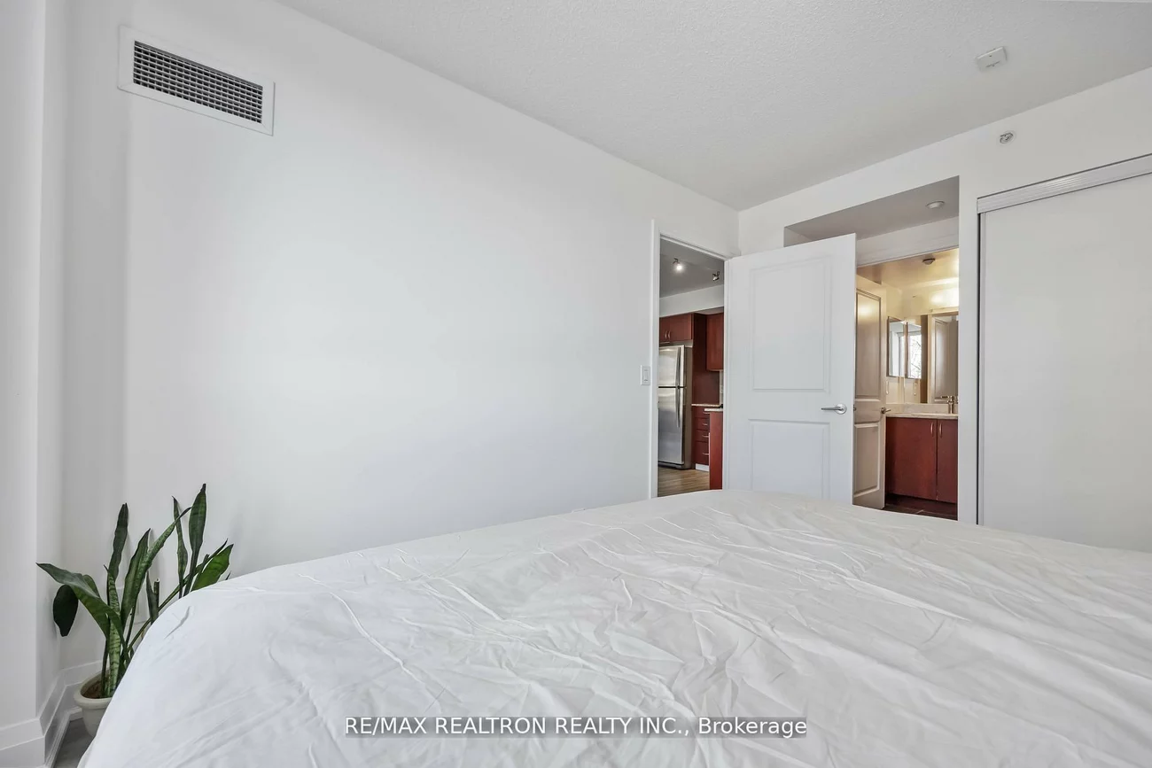 372, Highway 7, Doncrest, Richmond Hill