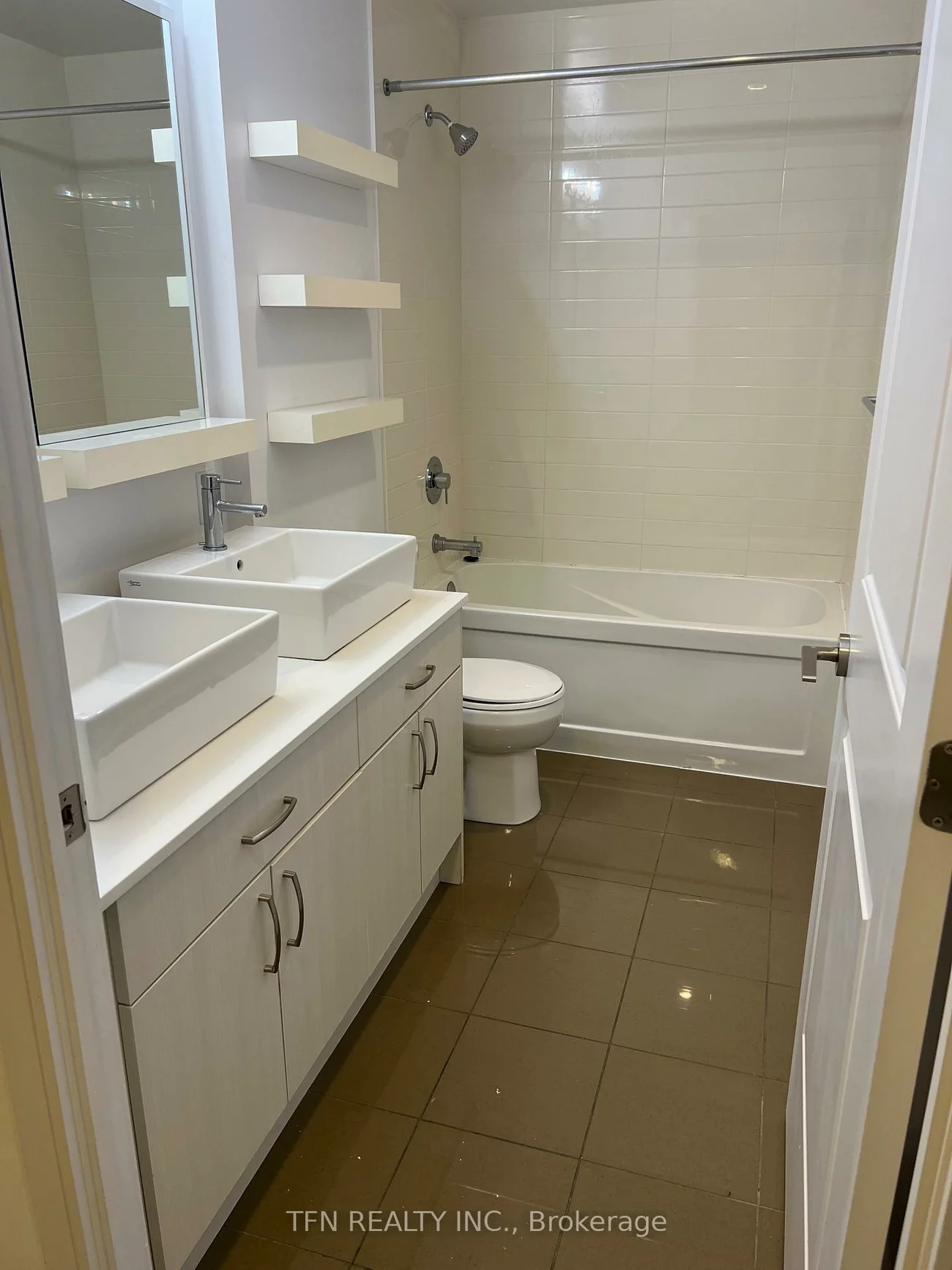 9201, yonge, Langstaff, Richmond Hill