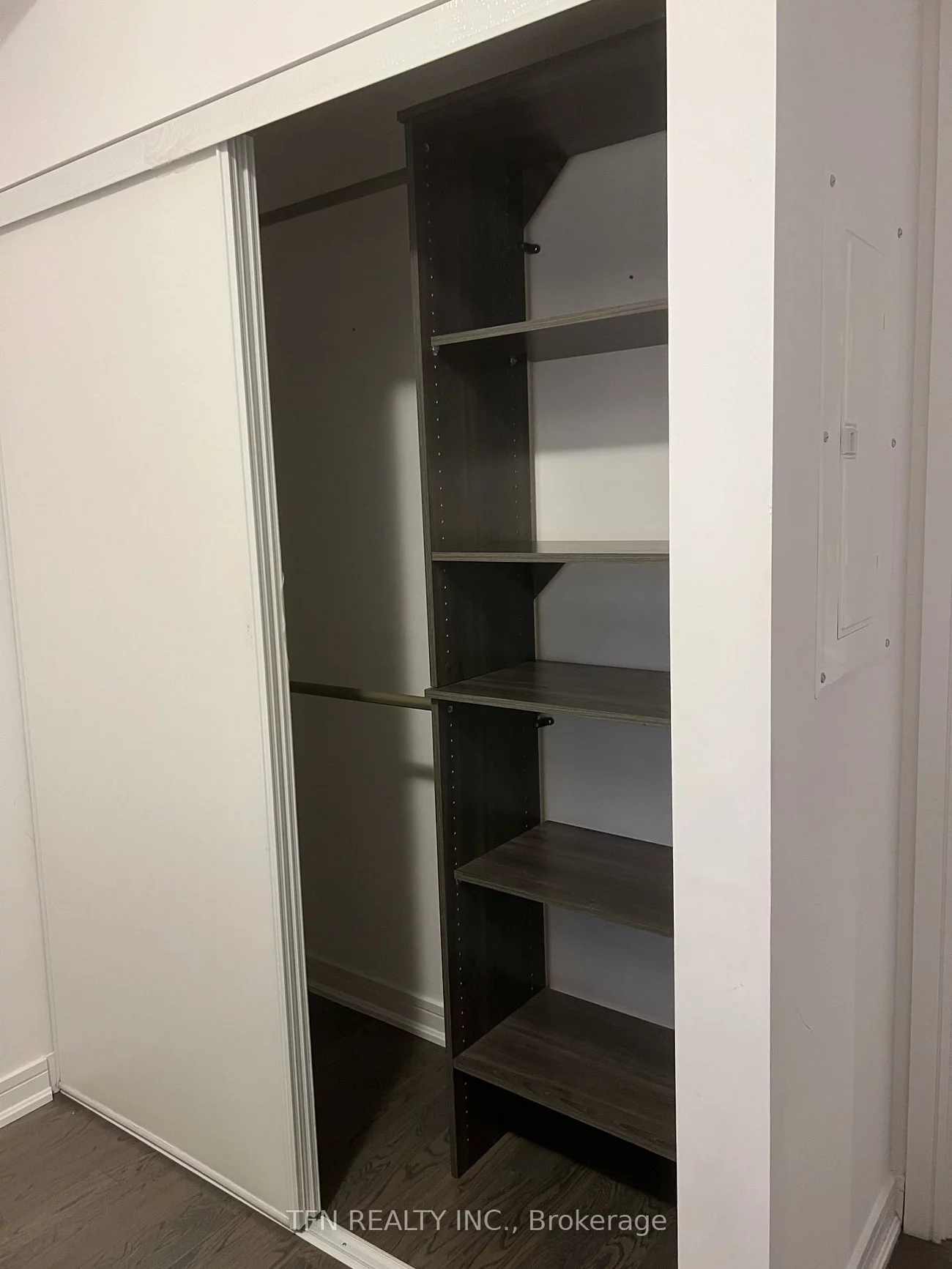 9201, yonge, Langstaff, Richmond Hill