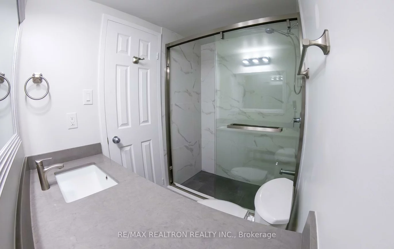 9, Chalmers, Doncrest, Richmond Hill