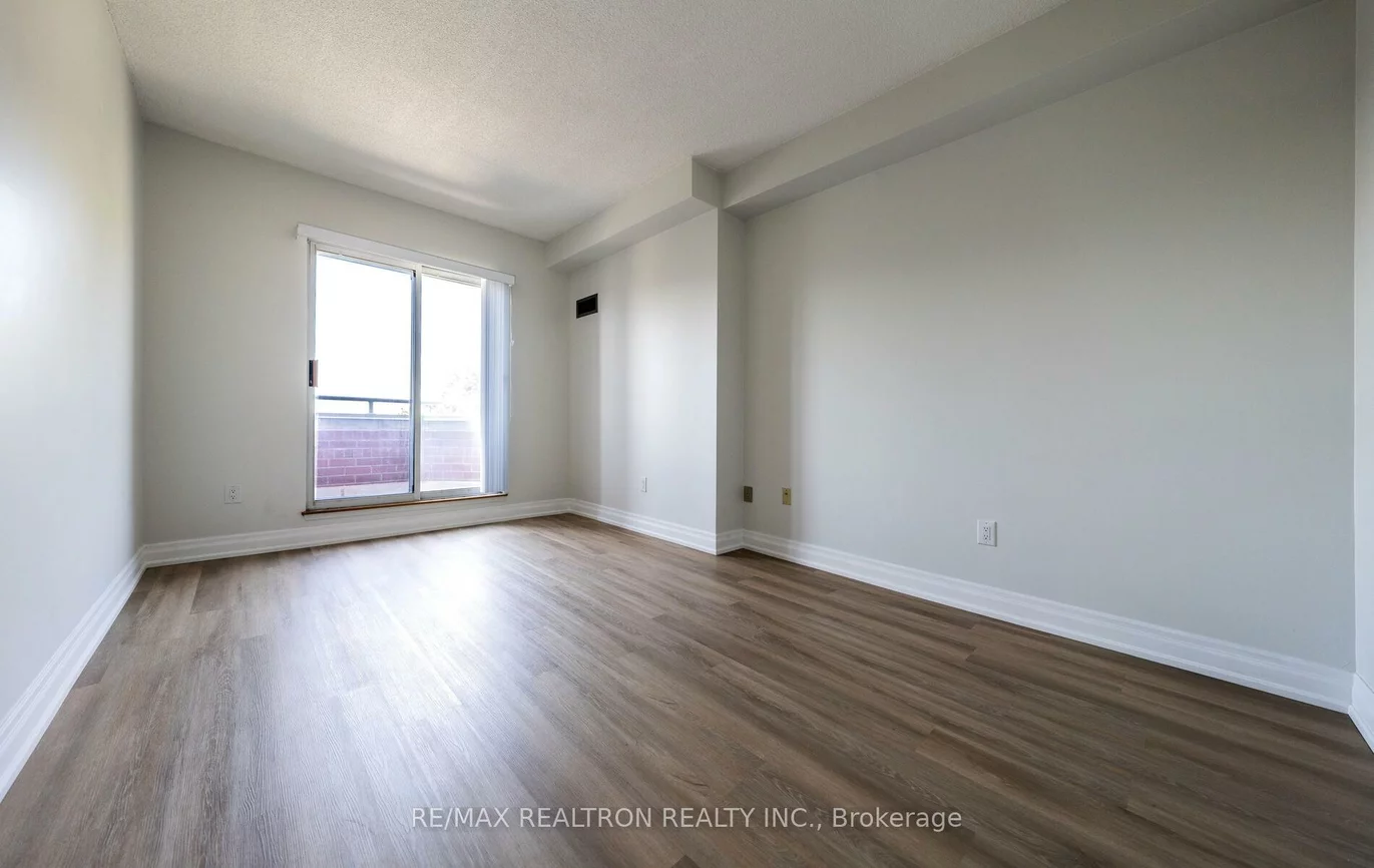 9, Chalmers, Doncrest, Richmond Hill