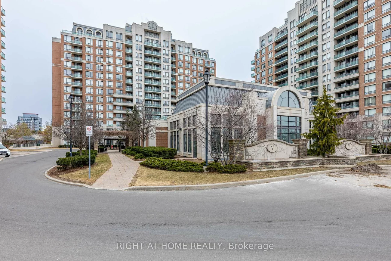 330, Red Maple, Langstaff, Richmond Hill