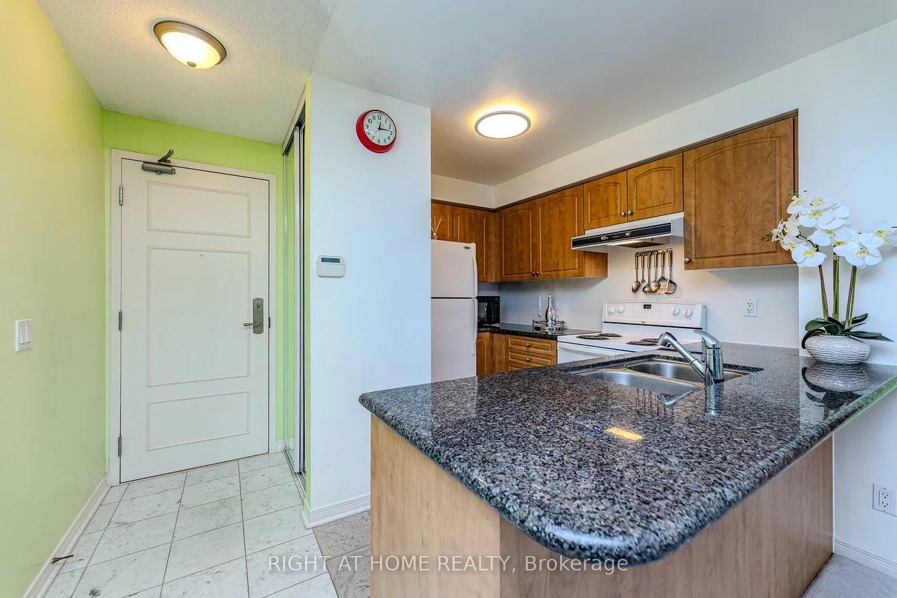 330, Red Maple, Langstaff, Richmond Hill