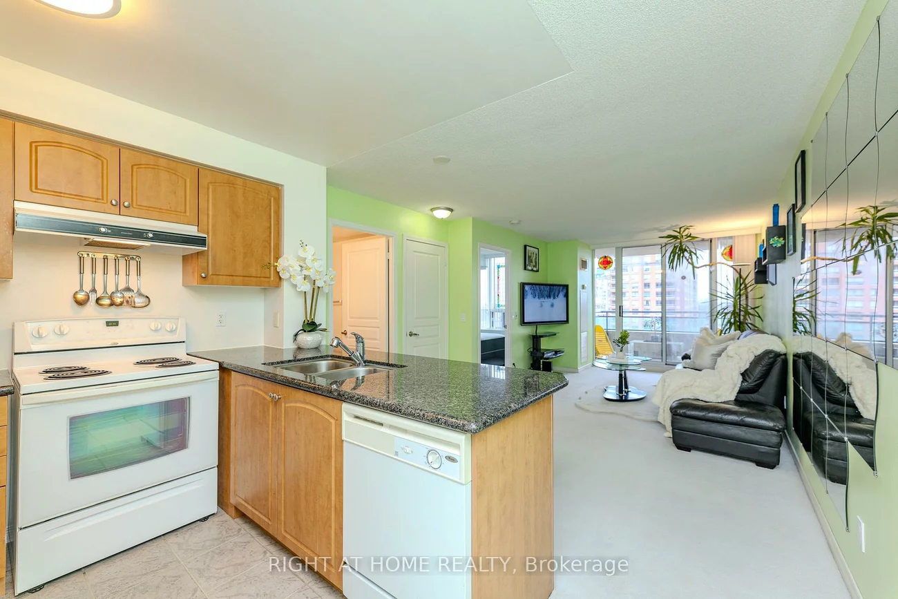 330, Red Maple, Langstaff, Richmond Hill