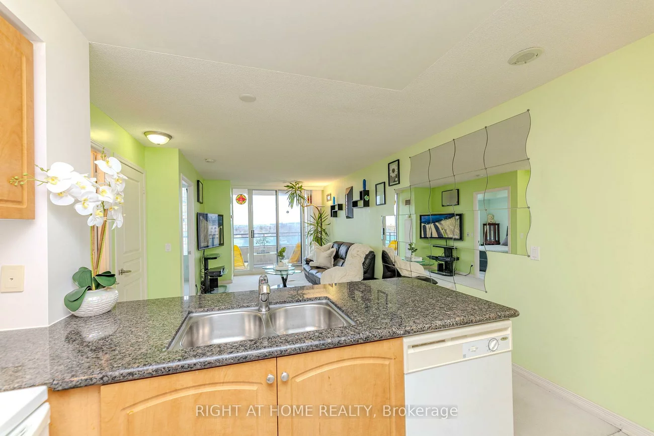 330, Red Maple, Langstaff, Richmond Hill