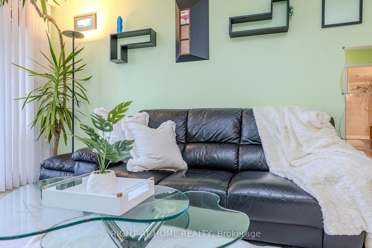 330, Red Maple, Langstaff, Richmond Hill