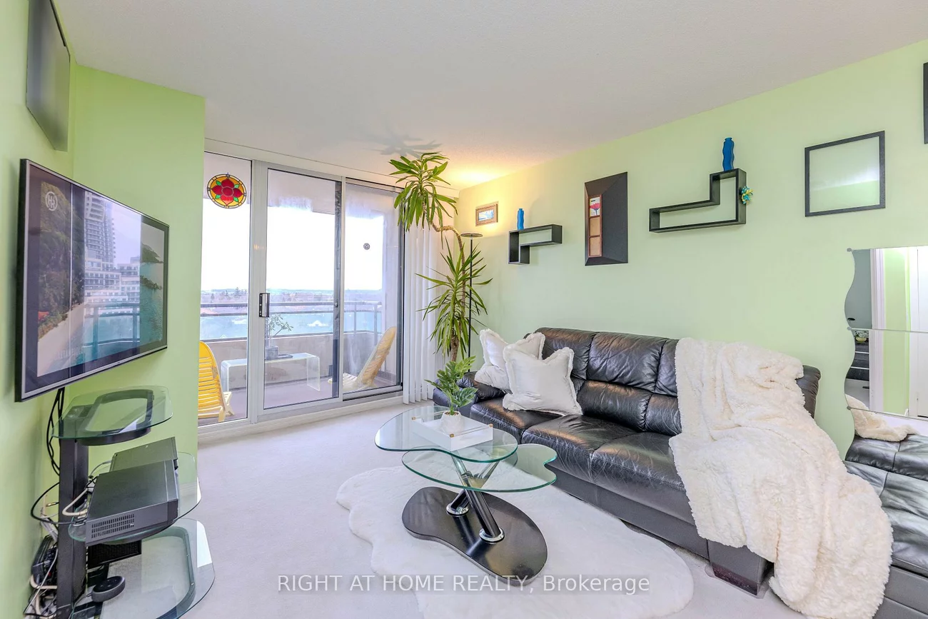 330, Red Maple, Langstaff, Richmond Hill