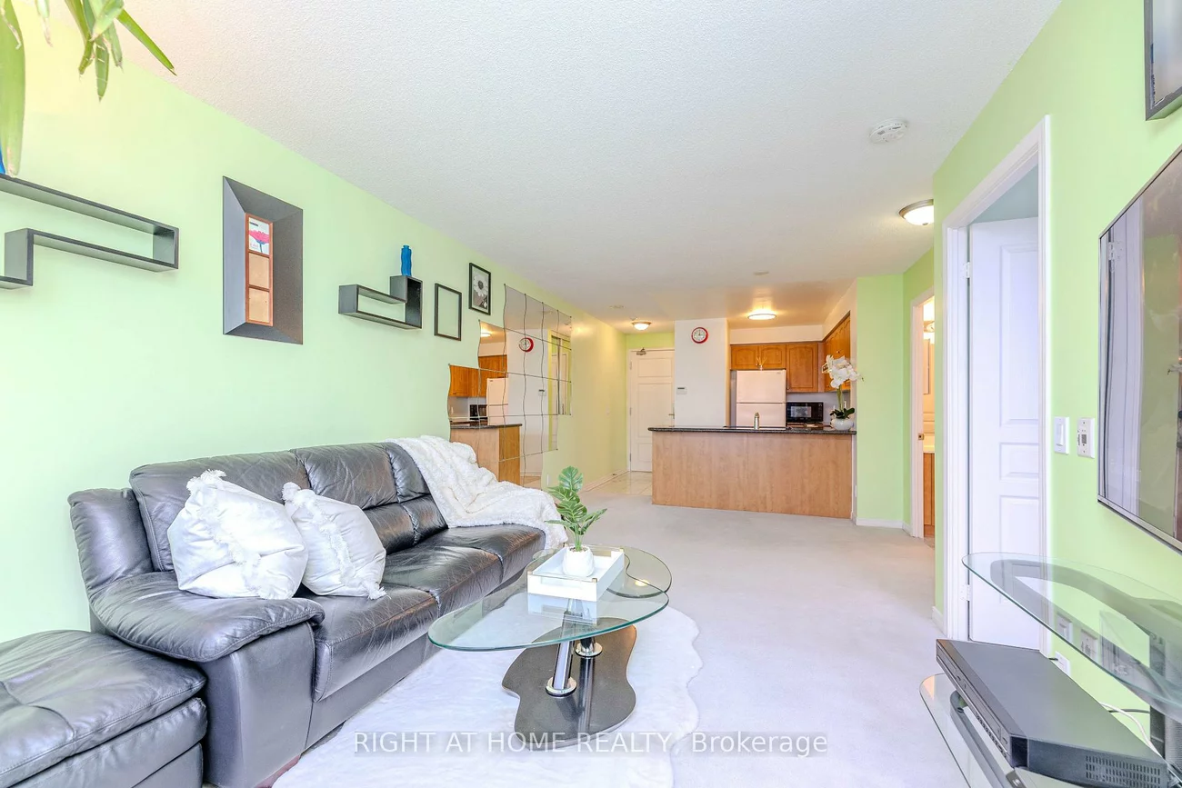 330, Red Maple, Langstaff, Richmond Hill