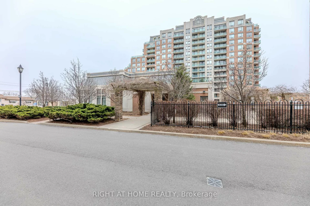 330, Red Maple, Langstaff, Richmond Hill