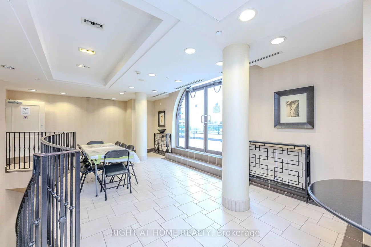 330, Red Maple, Langstaff, Richmond Hill