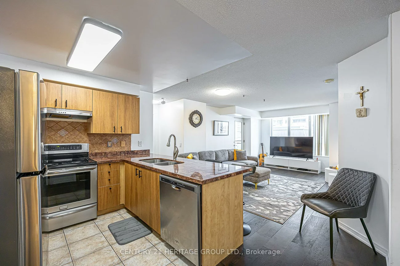 310, Red Maple, Langstaff, Richmond Hill
