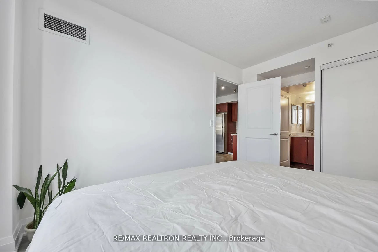 372, Highway 7, Doncrest, Richmond Hill