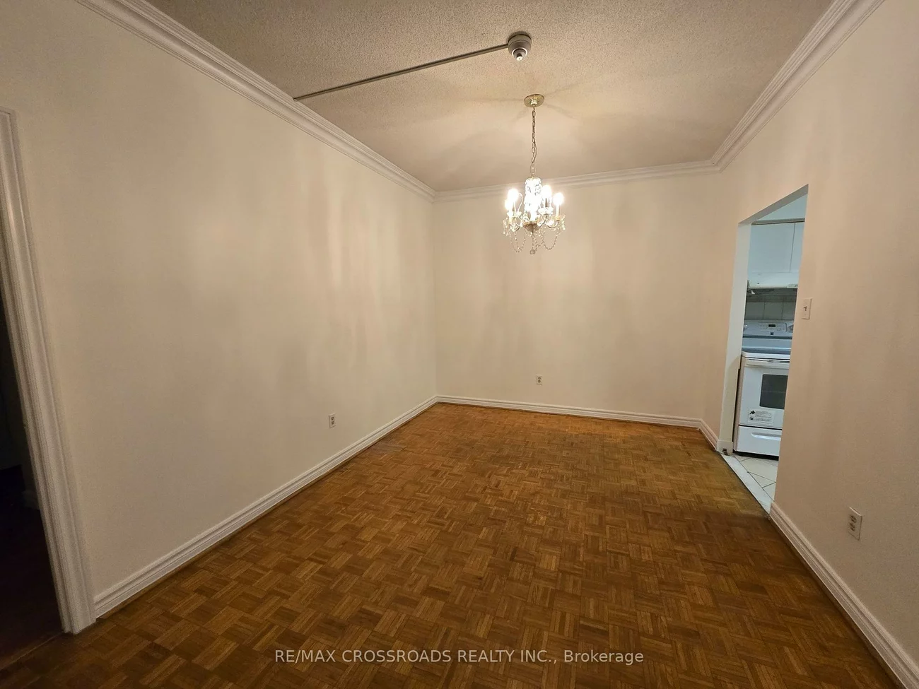 9, Chalmers, Doncrest, Richmond Hill