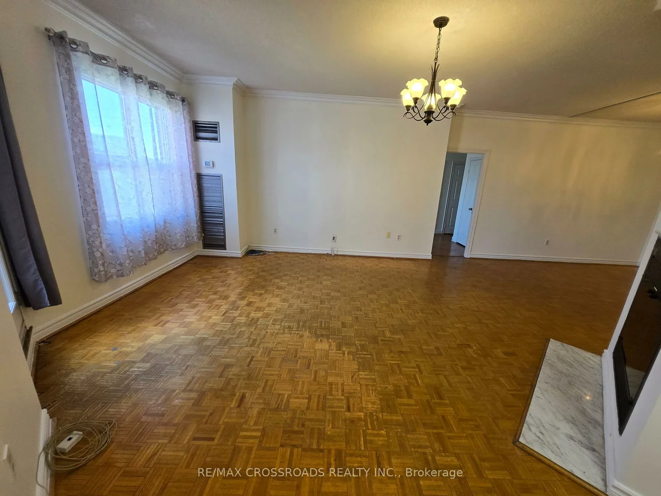 9, Chalmers, Doncrest, Richmond Hill