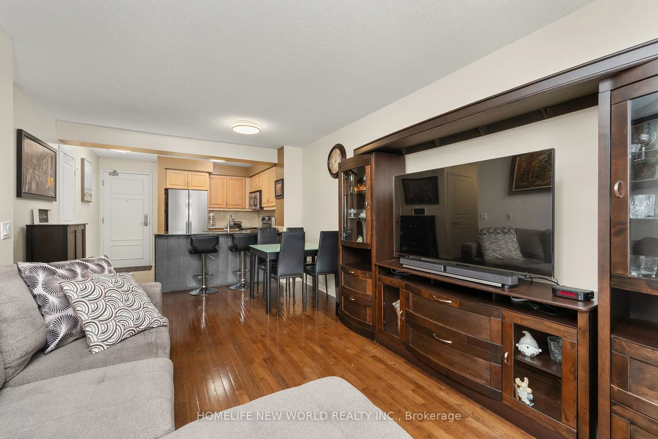 330, Red Maple, Langstaff, Richmond Hill