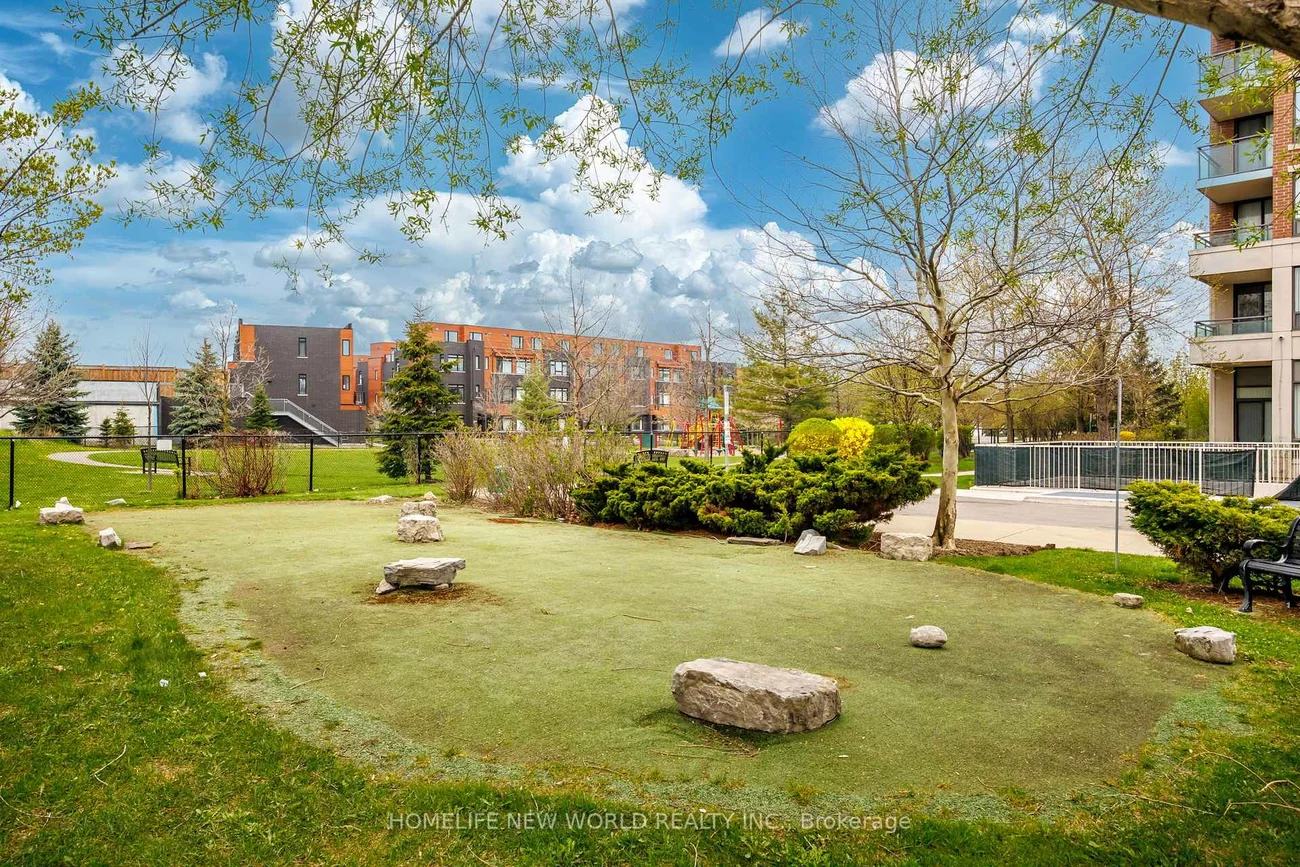330, Red Maple, Langstaff, Richmond Hill